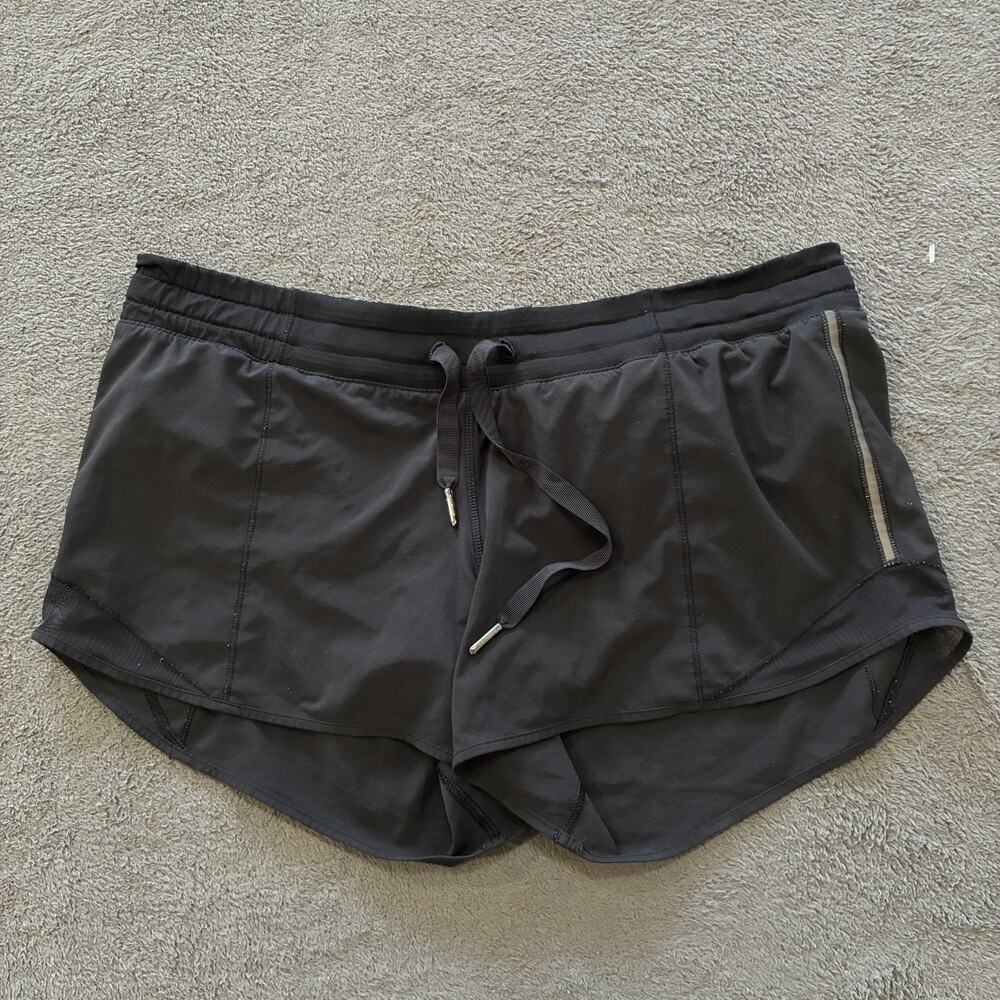 Lululemon Hotty Hot Black Low Rise Dolphin Hem Running Shorts Women’s Size 6
